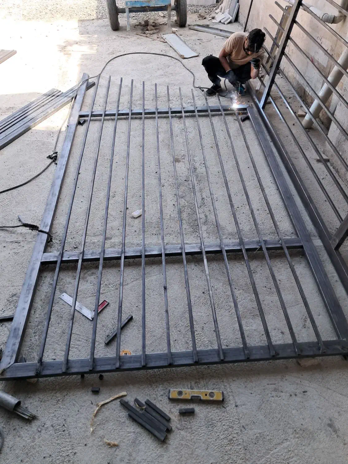 جوشکار  و نصاب ورق سقف و نما کامبوزیت ساندویچ پانل|خدمات پیشه و مهارت|گرگان, |دیوار