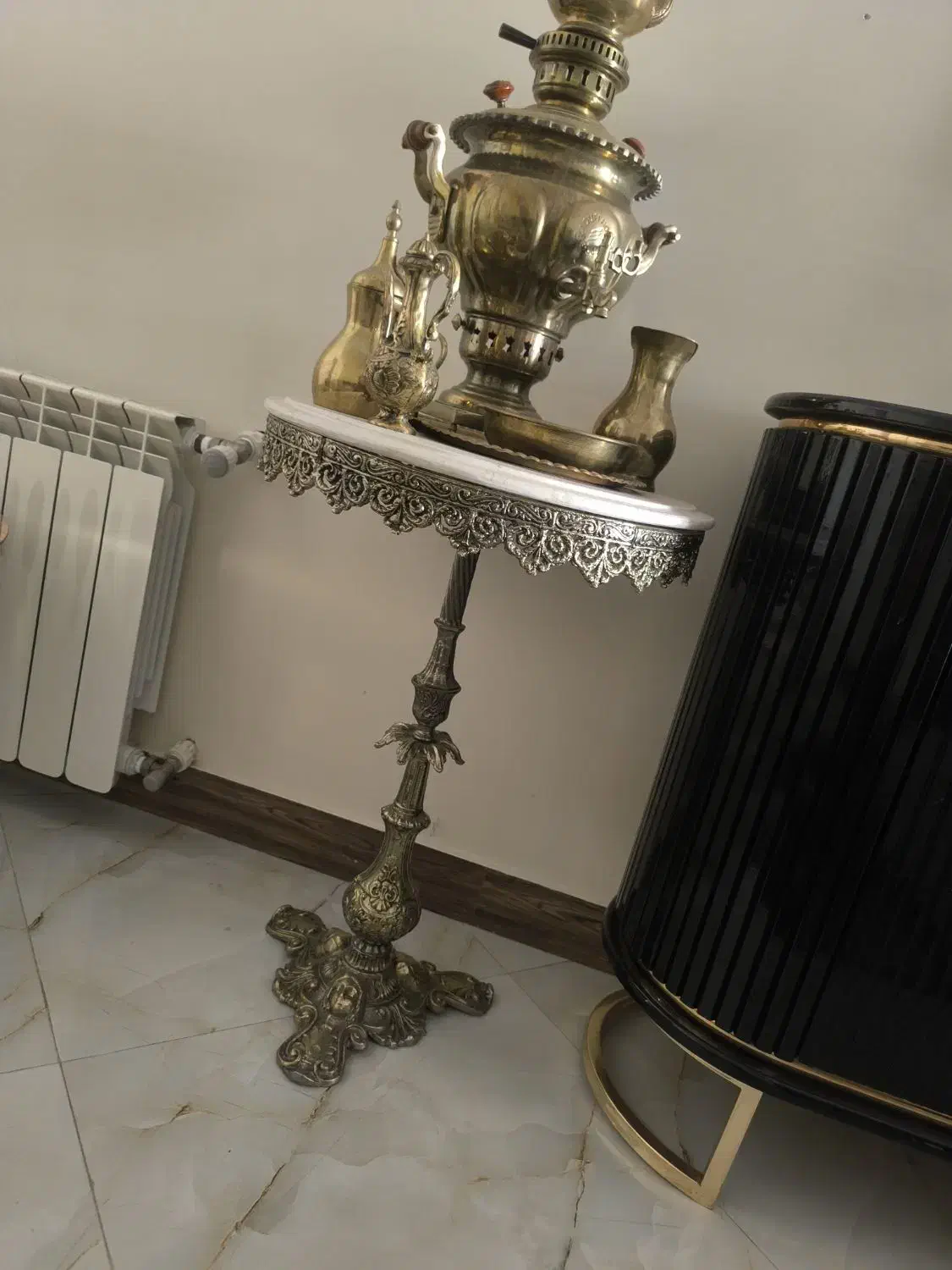 میز برنجی|میز و صندلی غذاخوری|تهران, مینای شمالی (مخبر)|دیوار