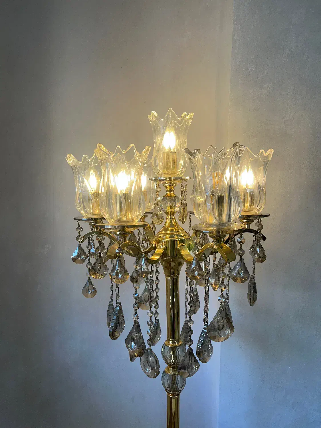 آباژر کنار سالنی|چراغ خواب و آباژور|رشت, شالکو|دیوار