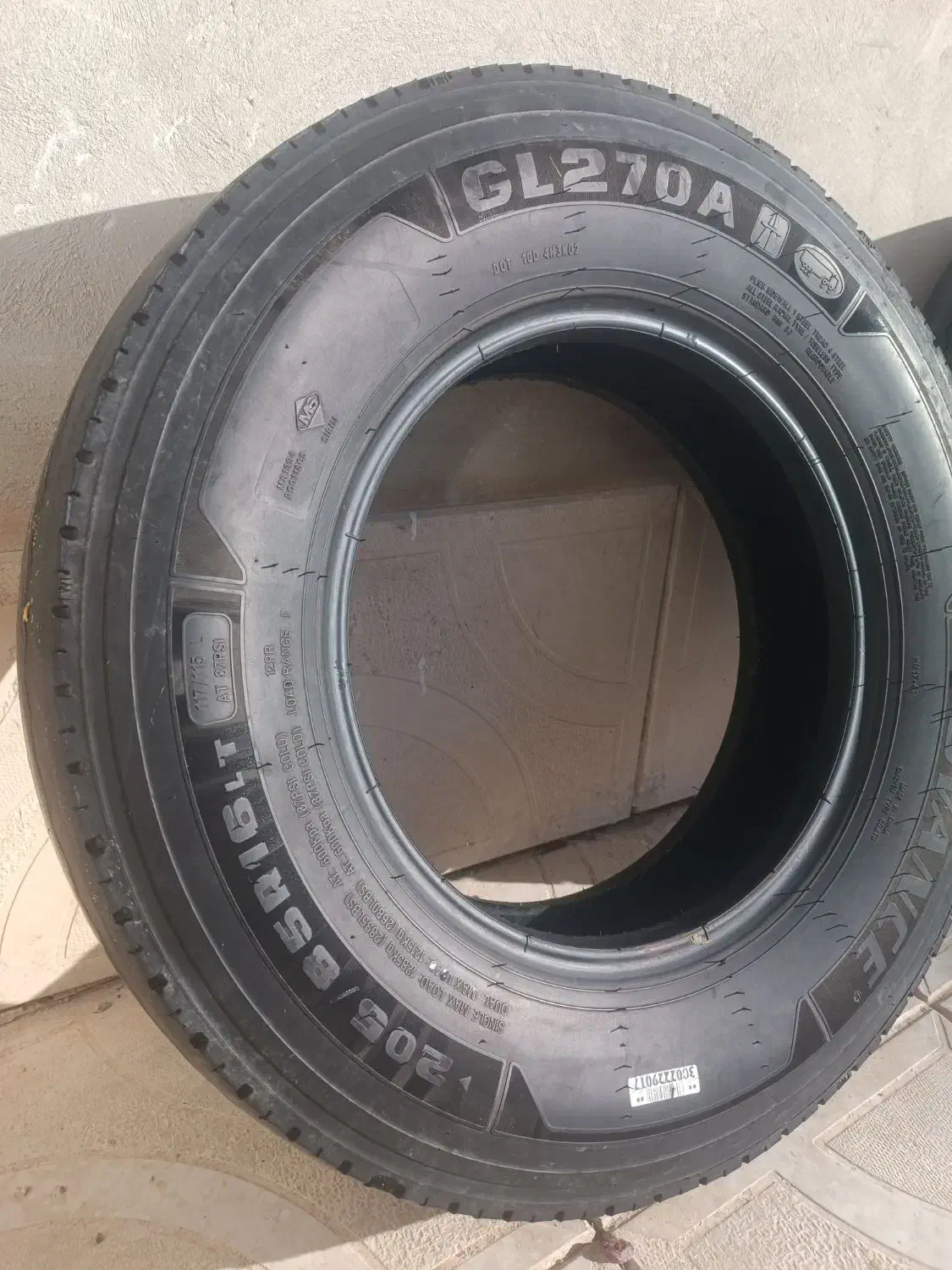 تایر جلوی نیسان تیوبلس|قطعات یدکی و لوازم جانبی|اهر, |دیوار