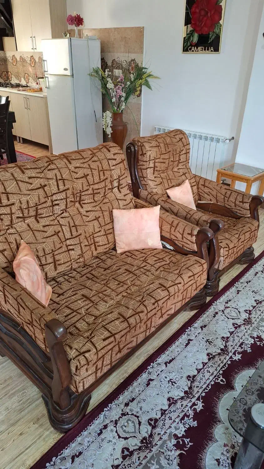 یک دست مبل شش نفره همراه میزعسلی|مبلمان خانگی و میز عسلی|کتالم و سادات شهر, |دیوار