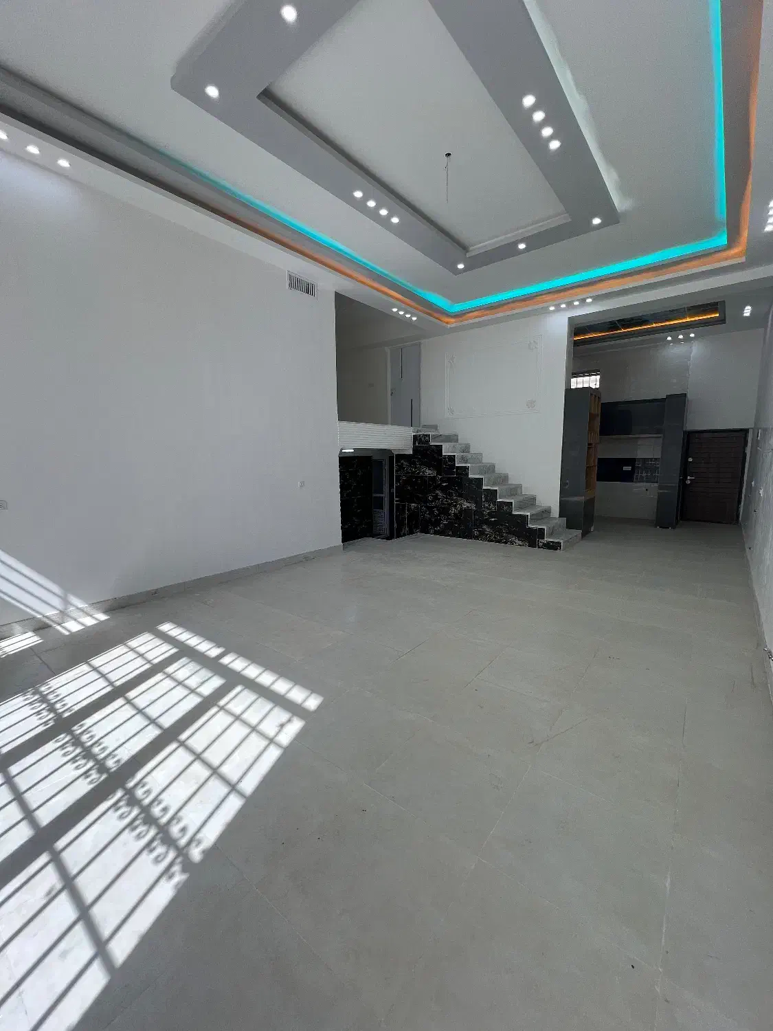 ویلایی کلید نخورده دانشگاه آزاد|فروش خانه و ویلا|بافت, |دیوار