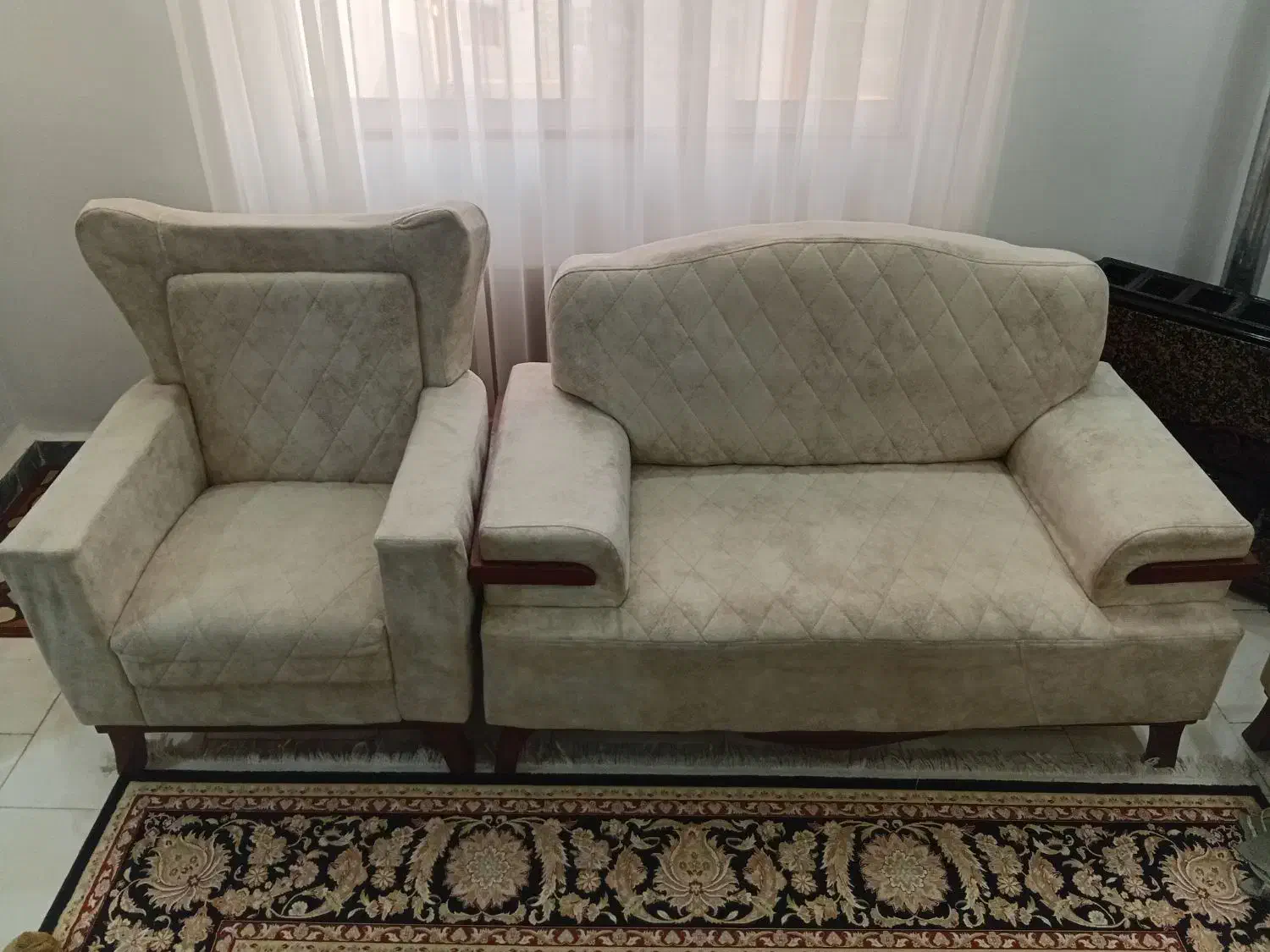 مبل کرم رنگ هفت نفره|مبلمان خانگی و میز عسلی|خمام, |دیوار