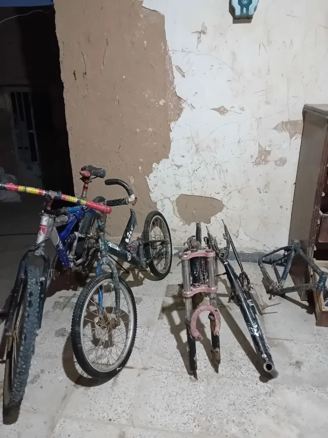 دوچرخه|دوچرخه، اسکیت، اسکوتر|اسفراین, |دیوار