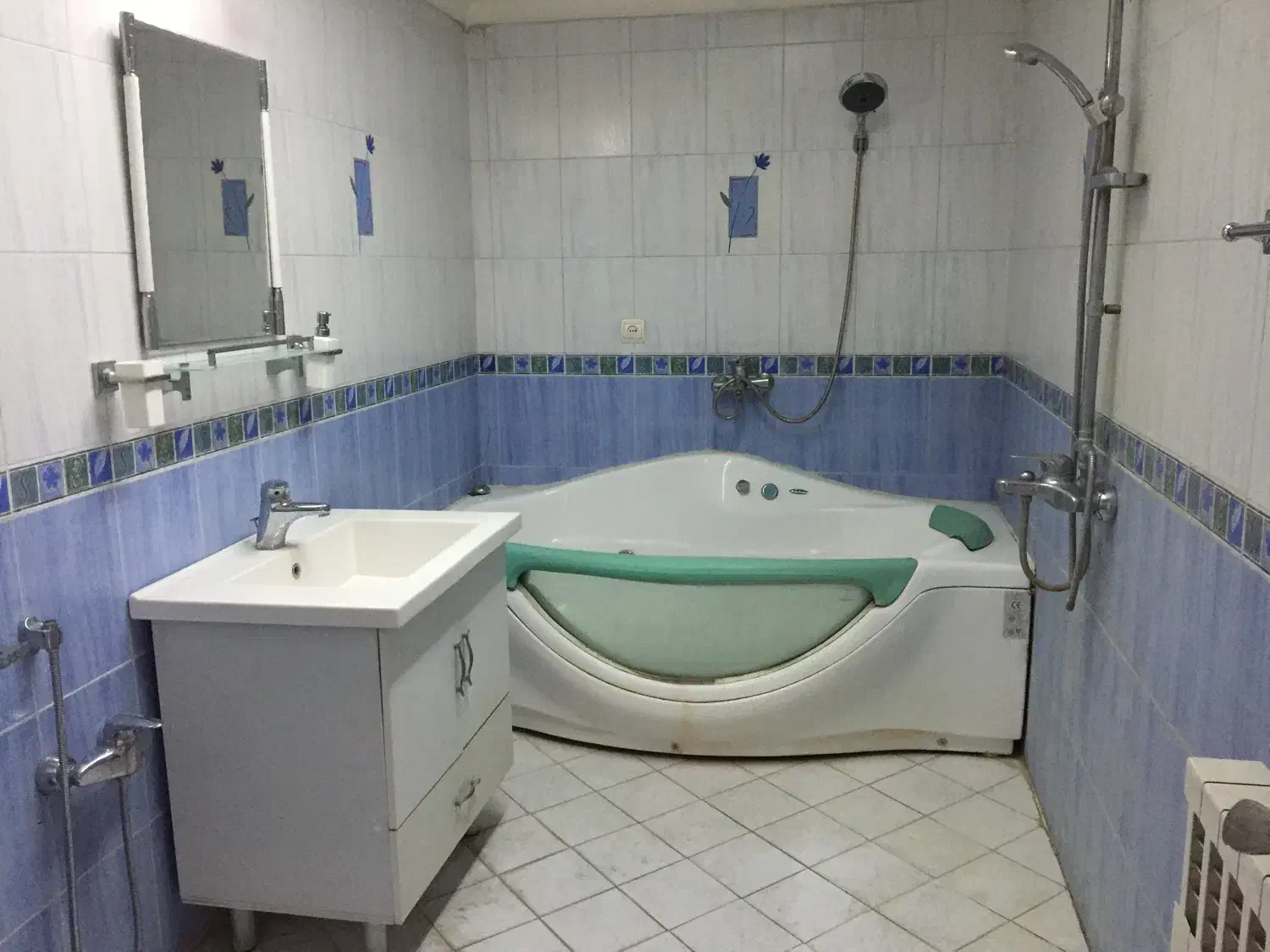 ۲۱۰ متر تکواحدی فرمانیه شرقی زیر قیمت|فروش آپارتمان|تهران, فرمانیه|دیوار