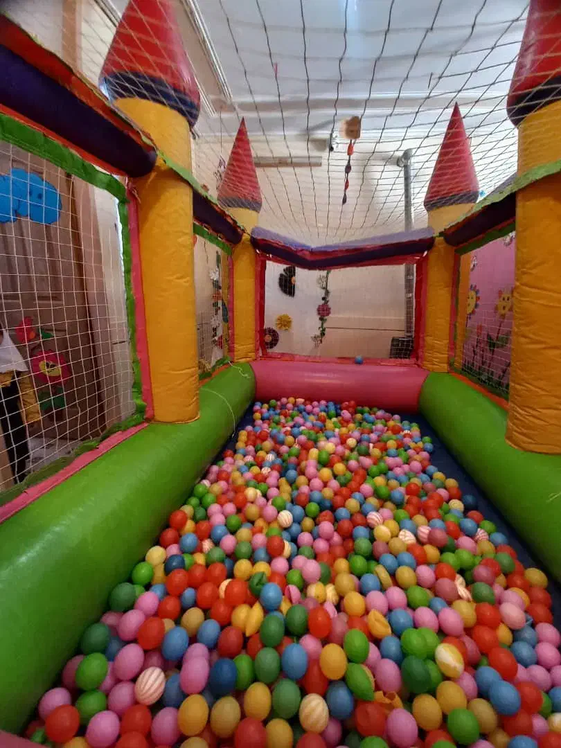 استخر توپ|اسباببازی|بروجن, |دیوار