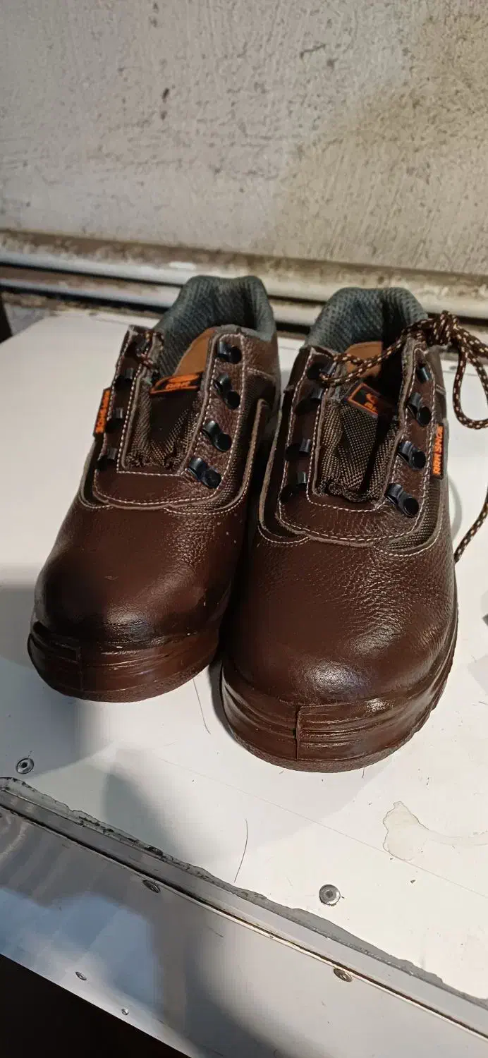 کفش کار مدل ارک|کیف، کفش، کمربند|رشت, فلسطین|دیوار