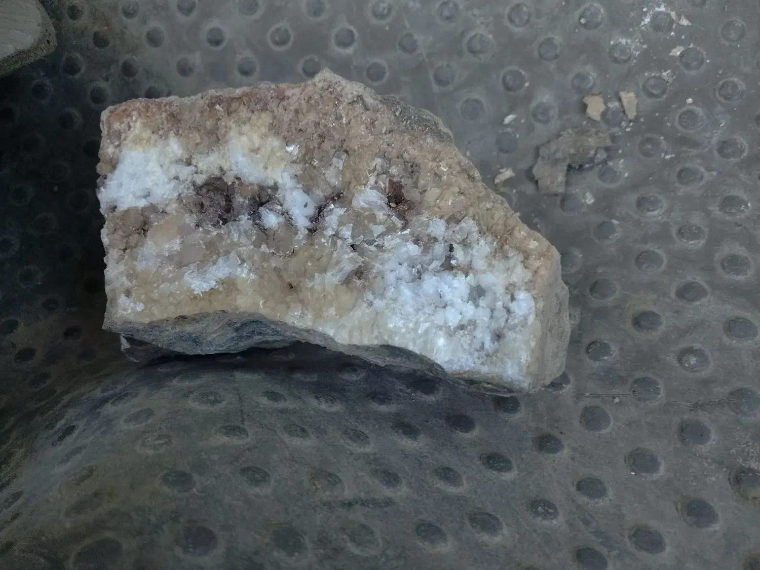 شهاب سنگ وعقیق درخشان|جواهرات|مهرستان, |دیوار