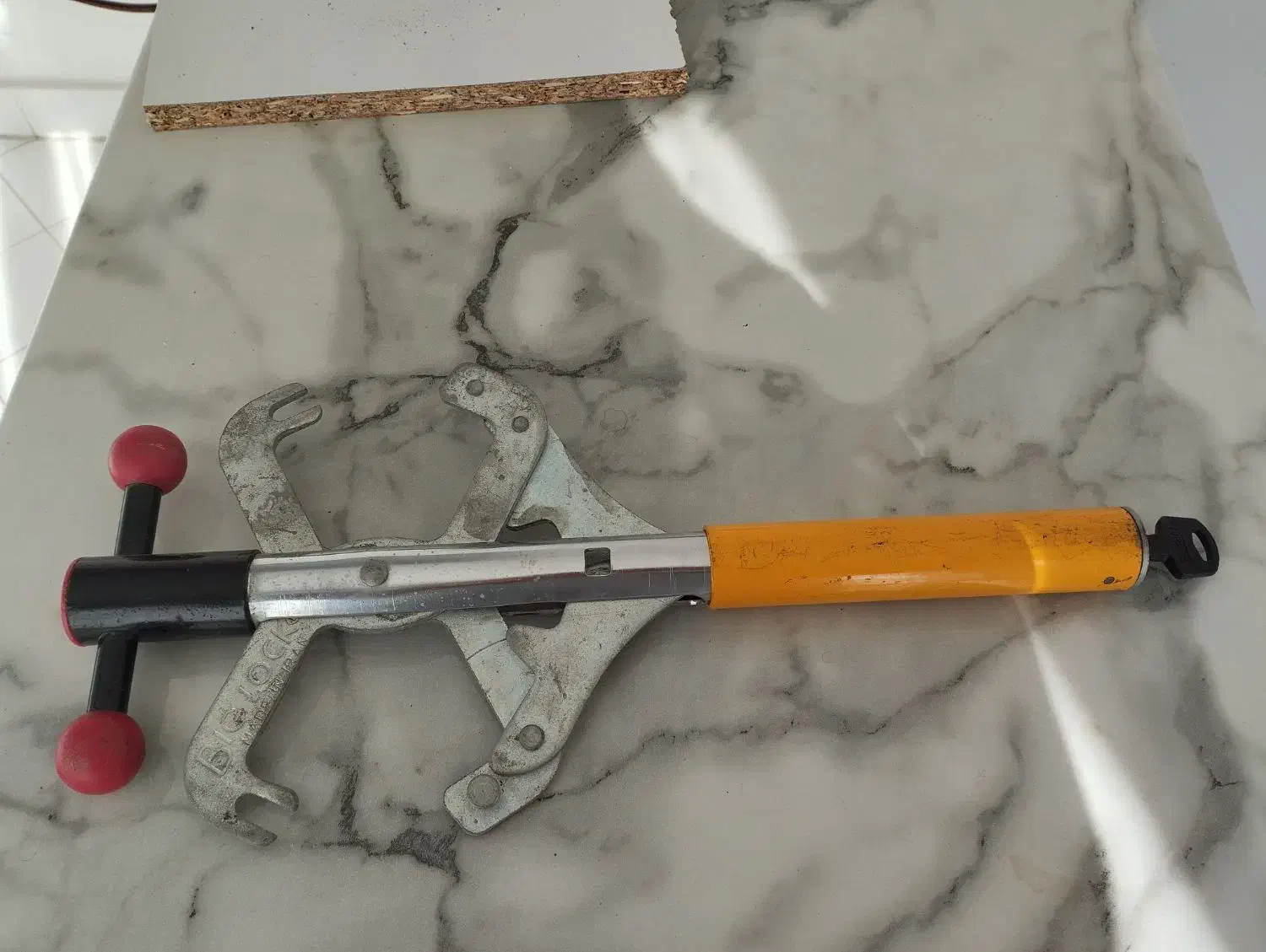 قفل پدال|ابزارآلات|گلبهار, شهر جدید گلبهار|دیوار