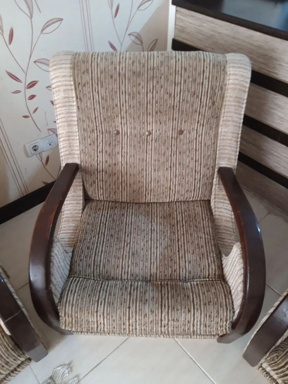 مبل ۷ نفره دست دوم|مبلمان خانگی و میز عسلی|شیراز, کلاهدوز|دیوار