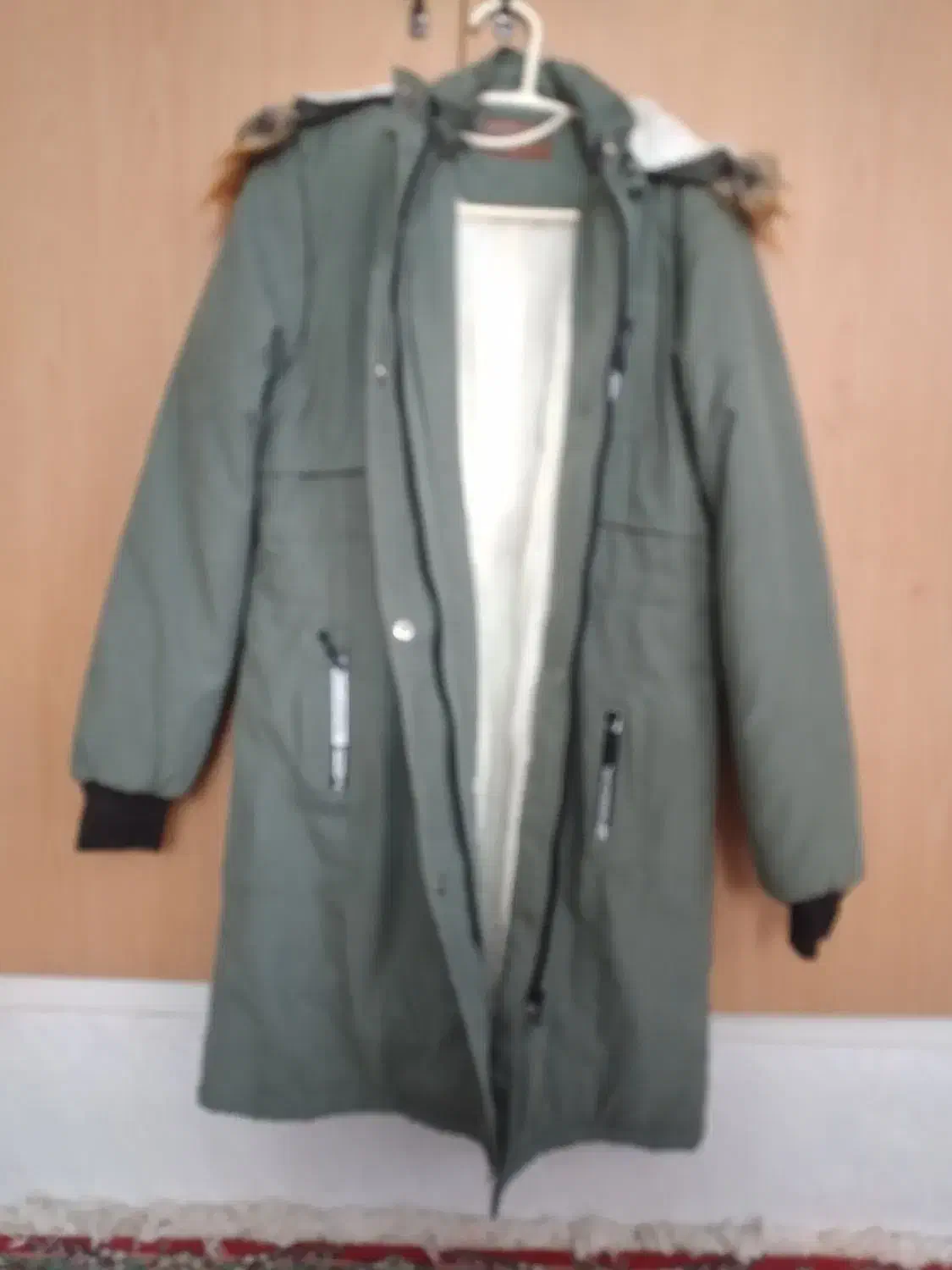 کاپشن وپافر|لباس|حمیدیا, |دیوار