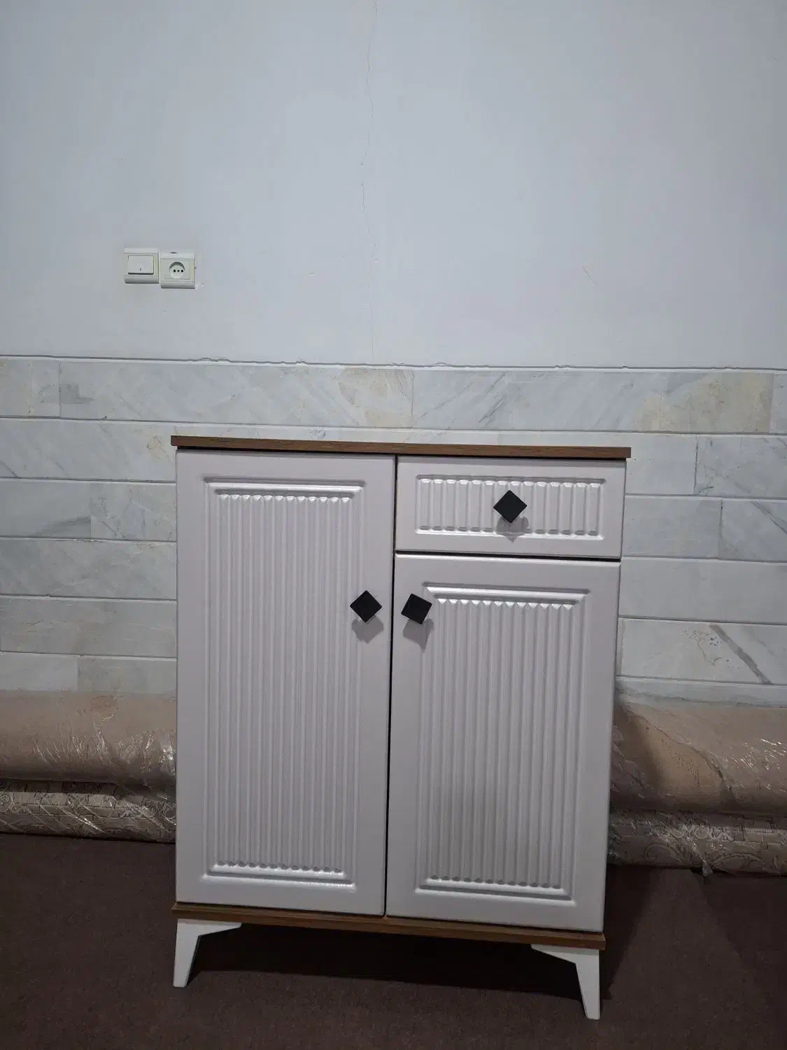 جاکفشی|جاکفشی، کمد، دراور|قم, شاه ابراهیم|دیوار