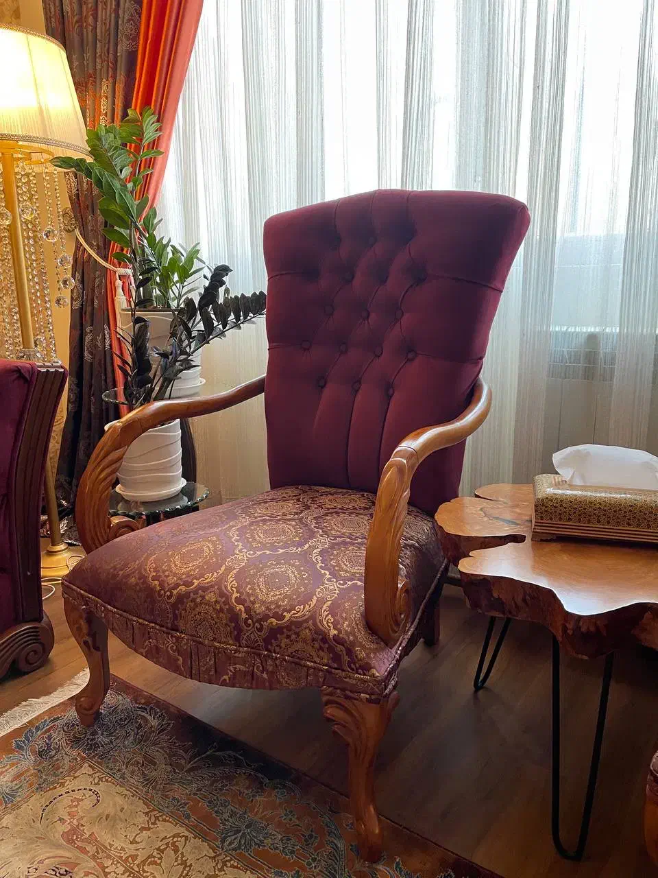 مبل هفت نفره|مبلمان خانگی و میز عسلی|لاهیجان, کوی خزر|دیوار