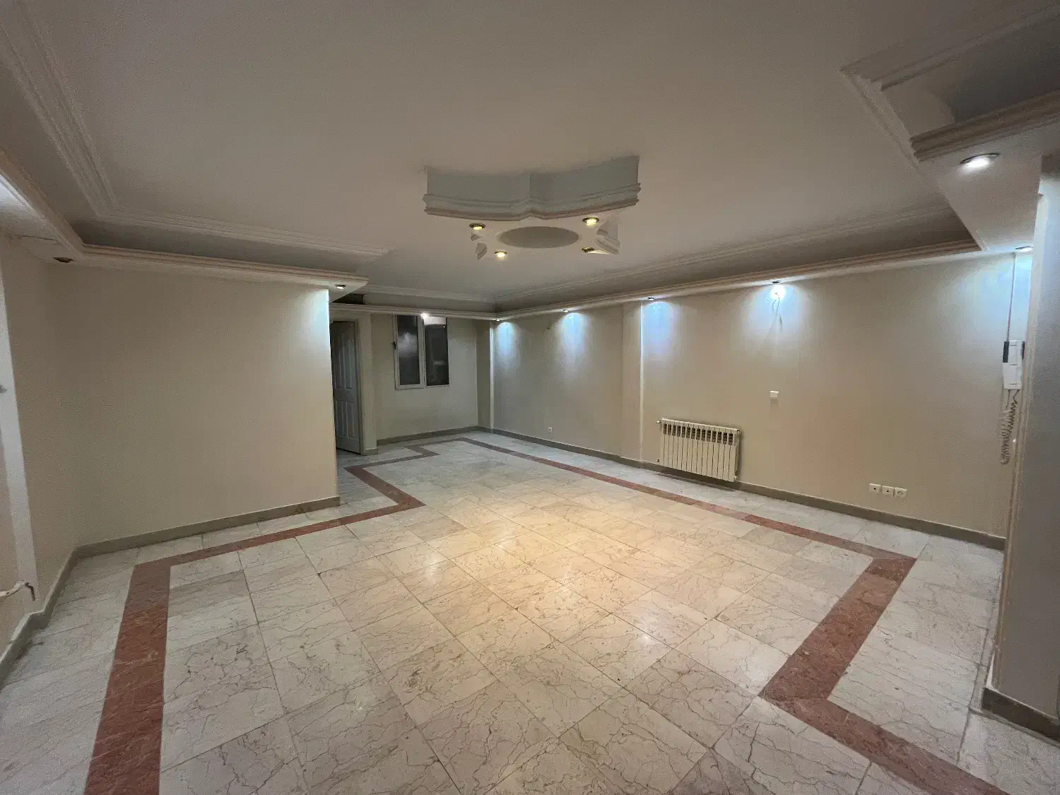 ۷۵ متر/حیلط خلوت/پارکینگ/پیروزی خ زینتی افخم