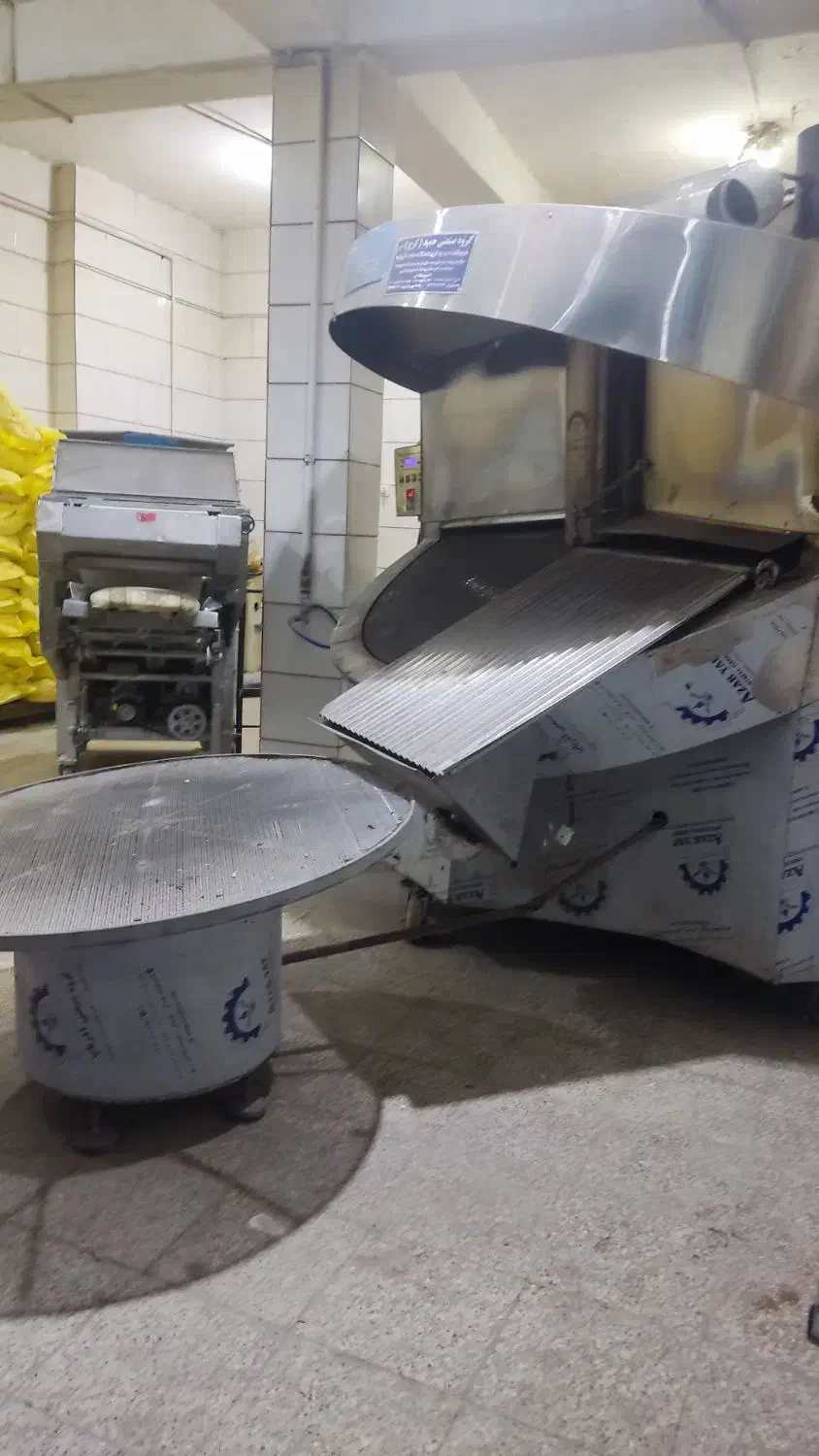 نانوایی با تمام تجهیزات با سهمیه دولتی فروشی|فروش مغازه و غرفه|شهرکرد, |دیوار