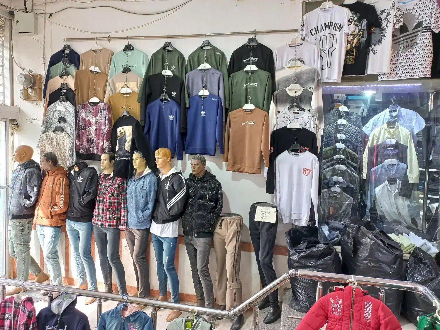 مغازه ۱۵ متری با ۷ متر بر ( ۳ نبش) پاساژ برلیان|اجارهٔ مغازه و غرفه|آذرشهر, |دیوار