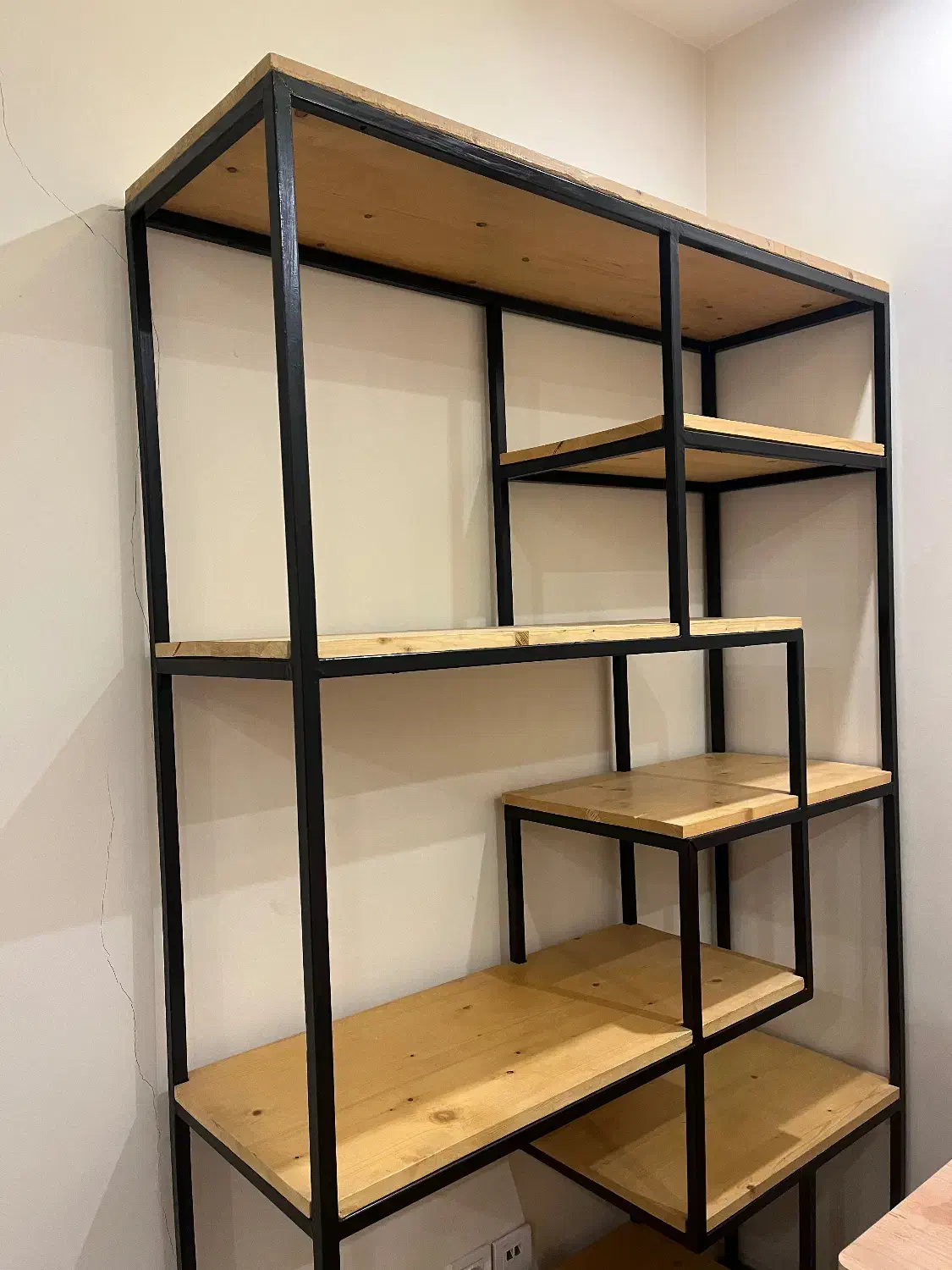 ویترین چوبی آهنی|کتابخانه، شلف، قفسه‌های دیواری|کرج, فاز ۴ مهرشهر|دیوار