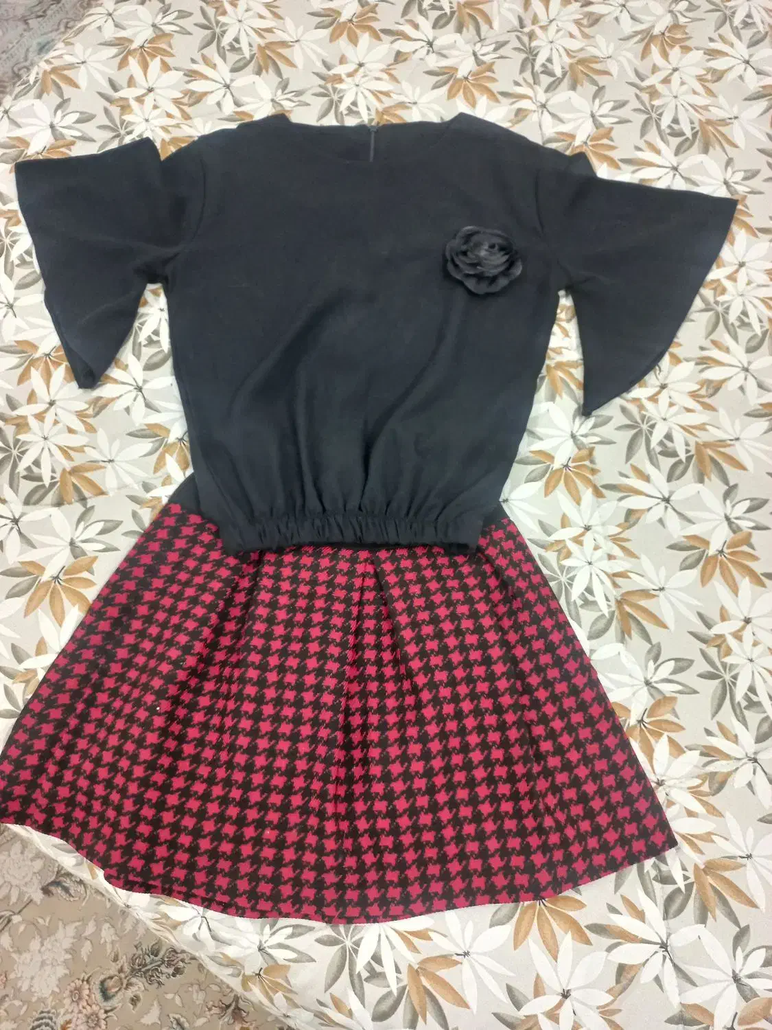 بلوز ودامن قرمز مشکی مناسب یلدا|کفش و لباس بچه|قم, سالاریه|دیوار