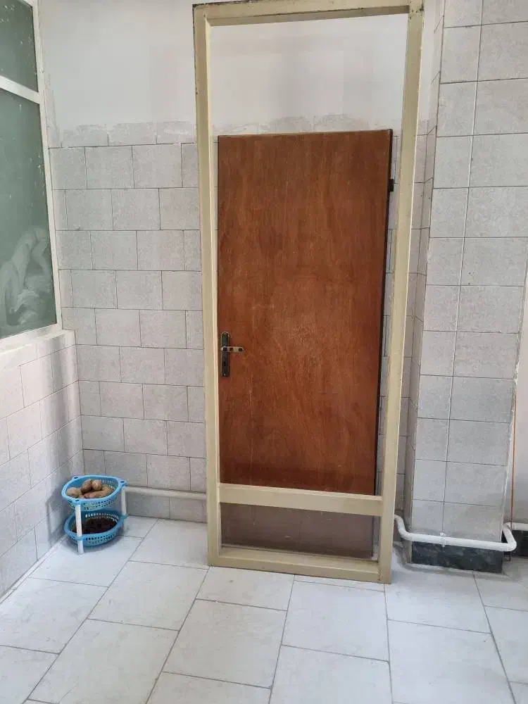 درب اتاق با چهار چوب ، روشویی و کابینت فلزی هوایی|مصالح و تجهیزات ساختمان|مراغه, |دیوار