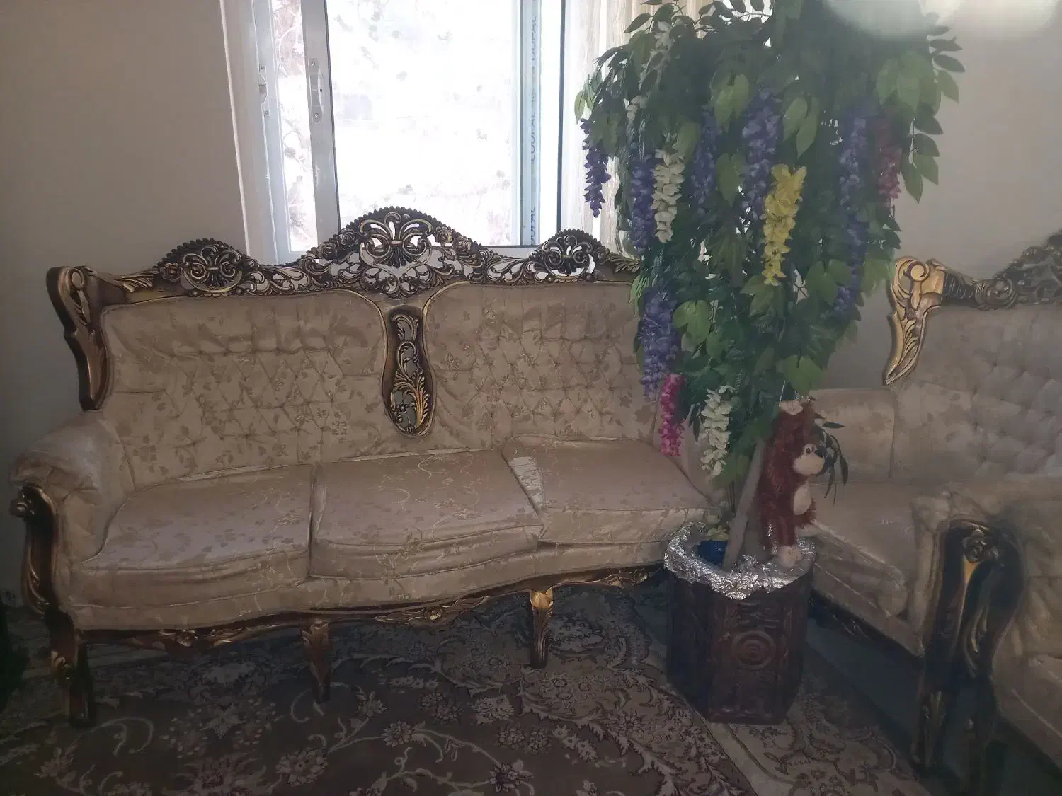 مبل ۷ نفره سلطنتی دست دوم سالم|مبلمان خانگی و میز عسلی|اصفهان, شهرک قدس|دیوار