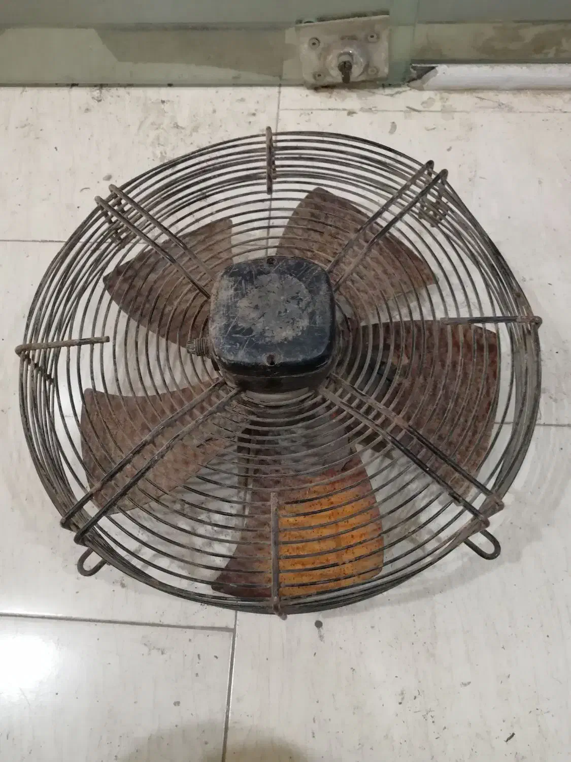 فن سرد خانه|پنکه و تصفیهکنندهٔ هوا|بندر گناوه, |دیوار