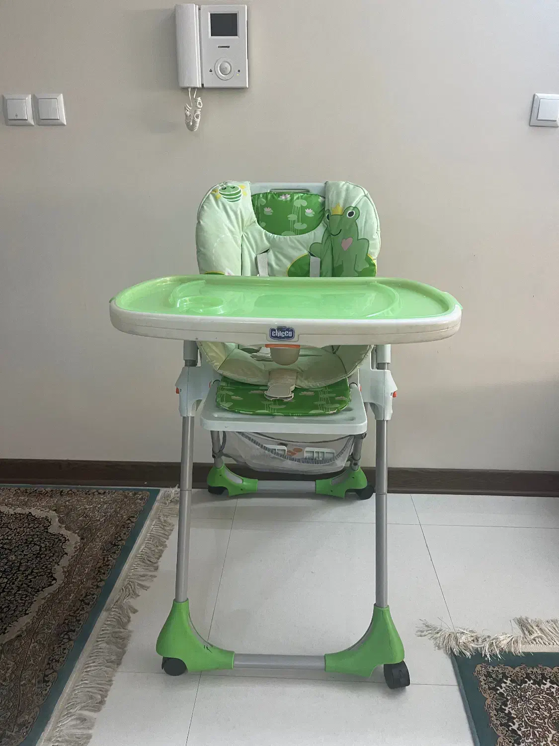 صندلی غذای کودک|تخت و صندلی بچه|شیراز, قدوسی غربی|دیوار