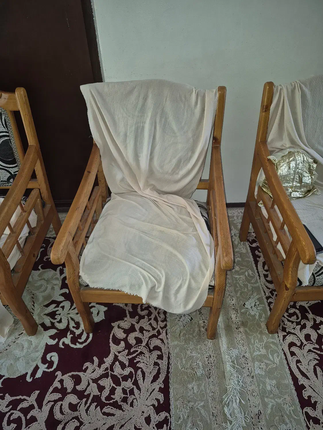 حراج تره اوچین ازتخت وبوفه گرفته تا تی وی و..|بوفه، ویترین، کنسول|بندر انزلی, معلم|دیوار
