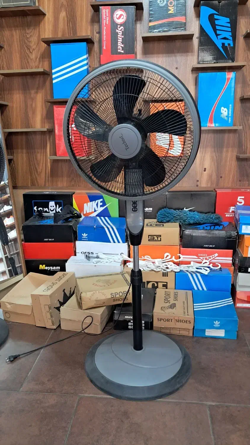 پنکه ایستاده|پنکه و تصفیهکنندهٔ هوا|رشت, جماران|دیوار