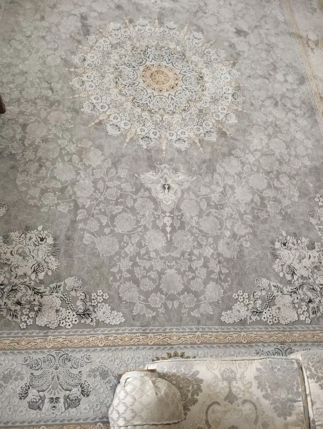 فرش ۱۲ متری ۷۰۰ شانه تراکم ۳۰۰۰ گلبرجسته در حد نو|فرش|مشهد, شهید قربانی|دیوار