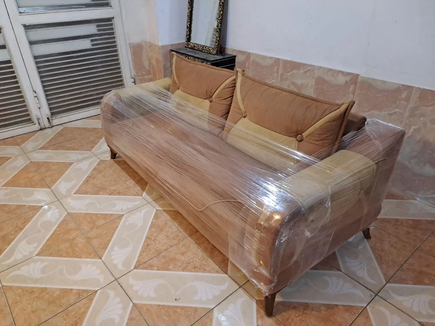 مبل تخت خواب شو کاناپه ۳ نفری چستر istikbal|مبلمان خانگی و میز عسلی|تبریز, |دیوار