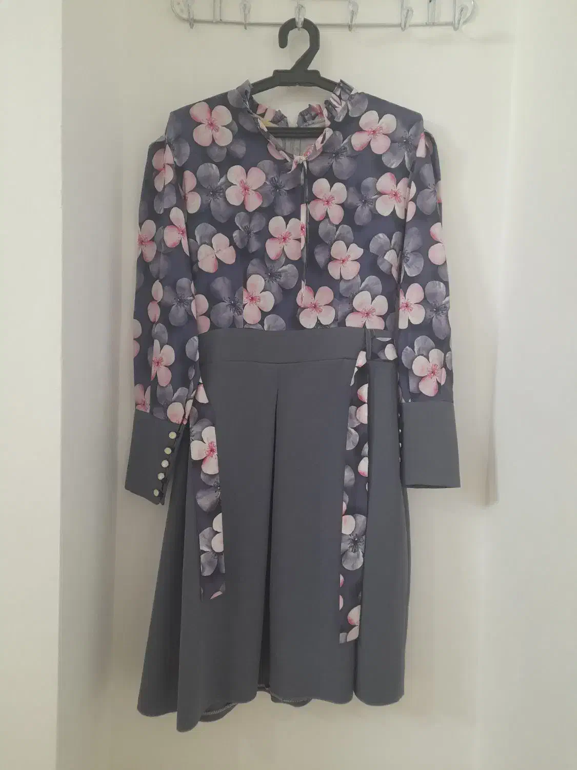 لباس|لباس|اسفراین, |دیوار