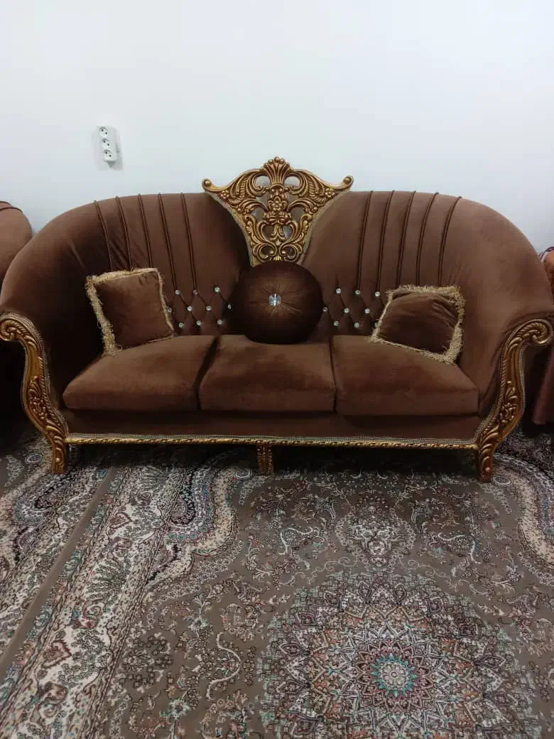 مبل هفت نفره با عسلی سالم و تمیز|مبلمان خانگی و میز عسلی|بهشهر, |دیوار