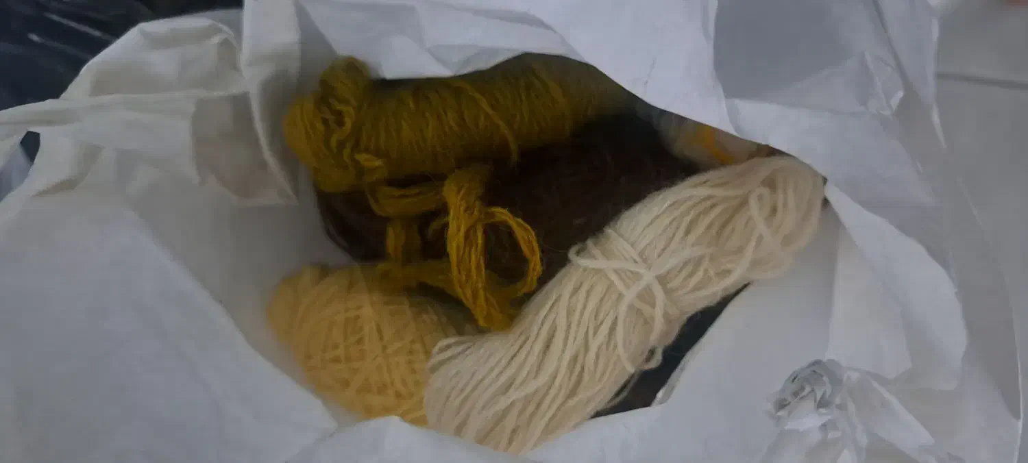 مقداری نخ قالی کرک و مرینوس|ابزارآلات|بروجرد, |دیوار