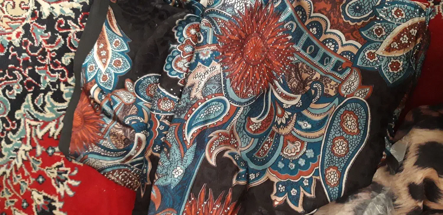 چادر شیک مجلسی|لباس|قم, چهل درخت‎|دیوار