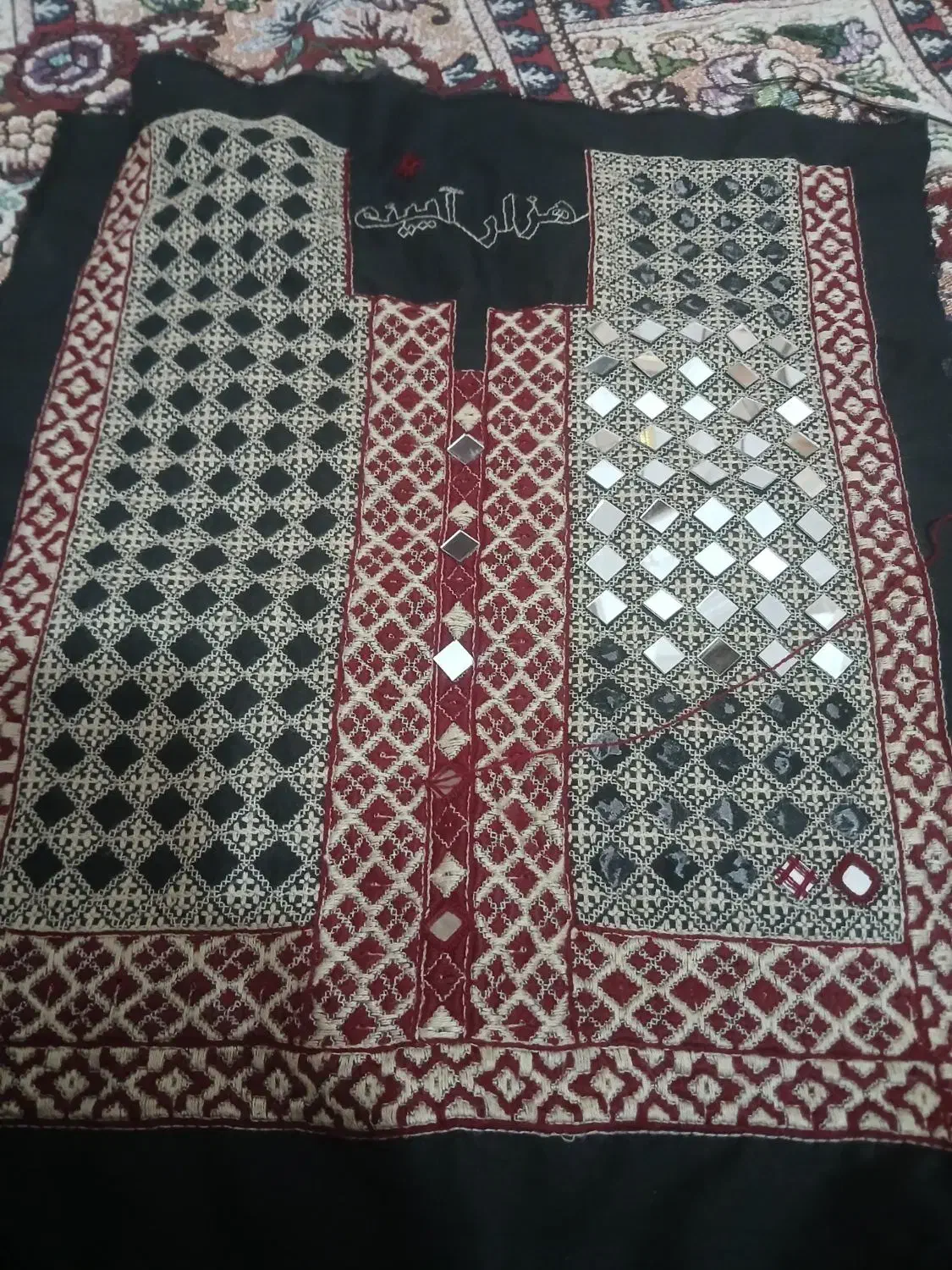 زی استین هزار ایینه|لباس|زهک, |دیوار