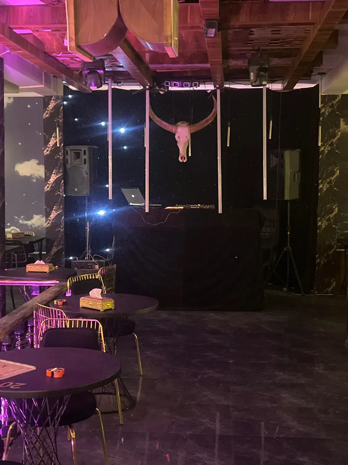 نیرو کاری در کافه رستوران|استخدام خدمات فروشگاه و رستوران|تهران, نازیآباد|دیوار