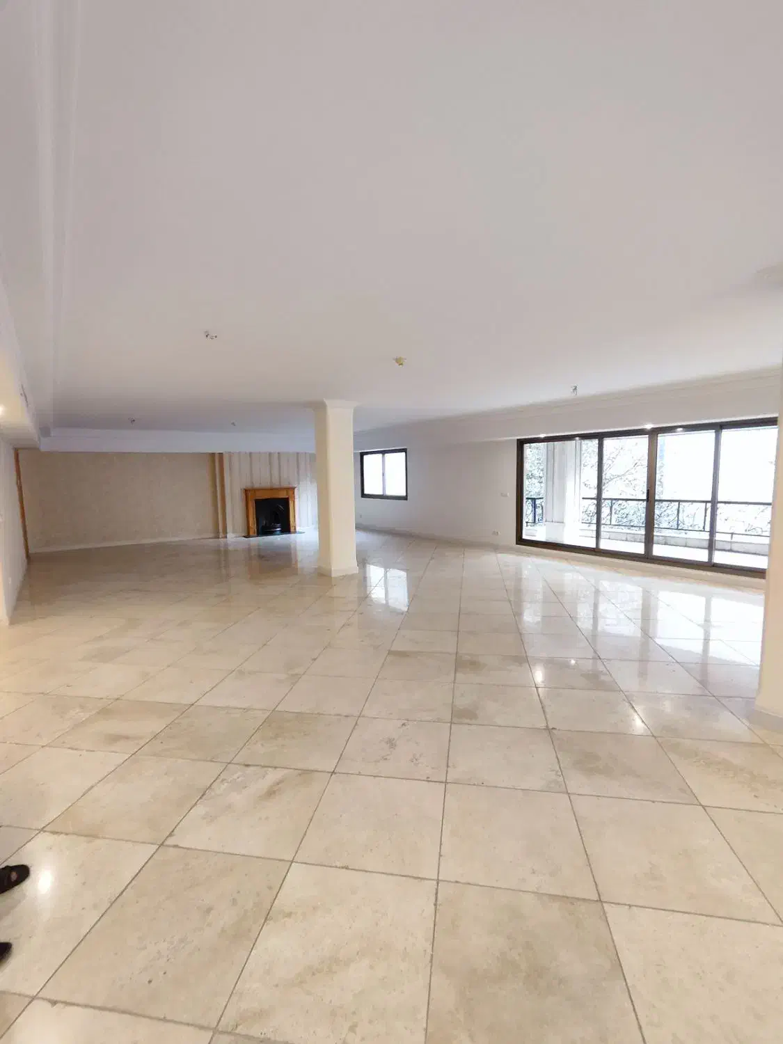 فرشته/420م 4خ+تراس وسیع/بهترین لوکیشن/قیمت اکازیون