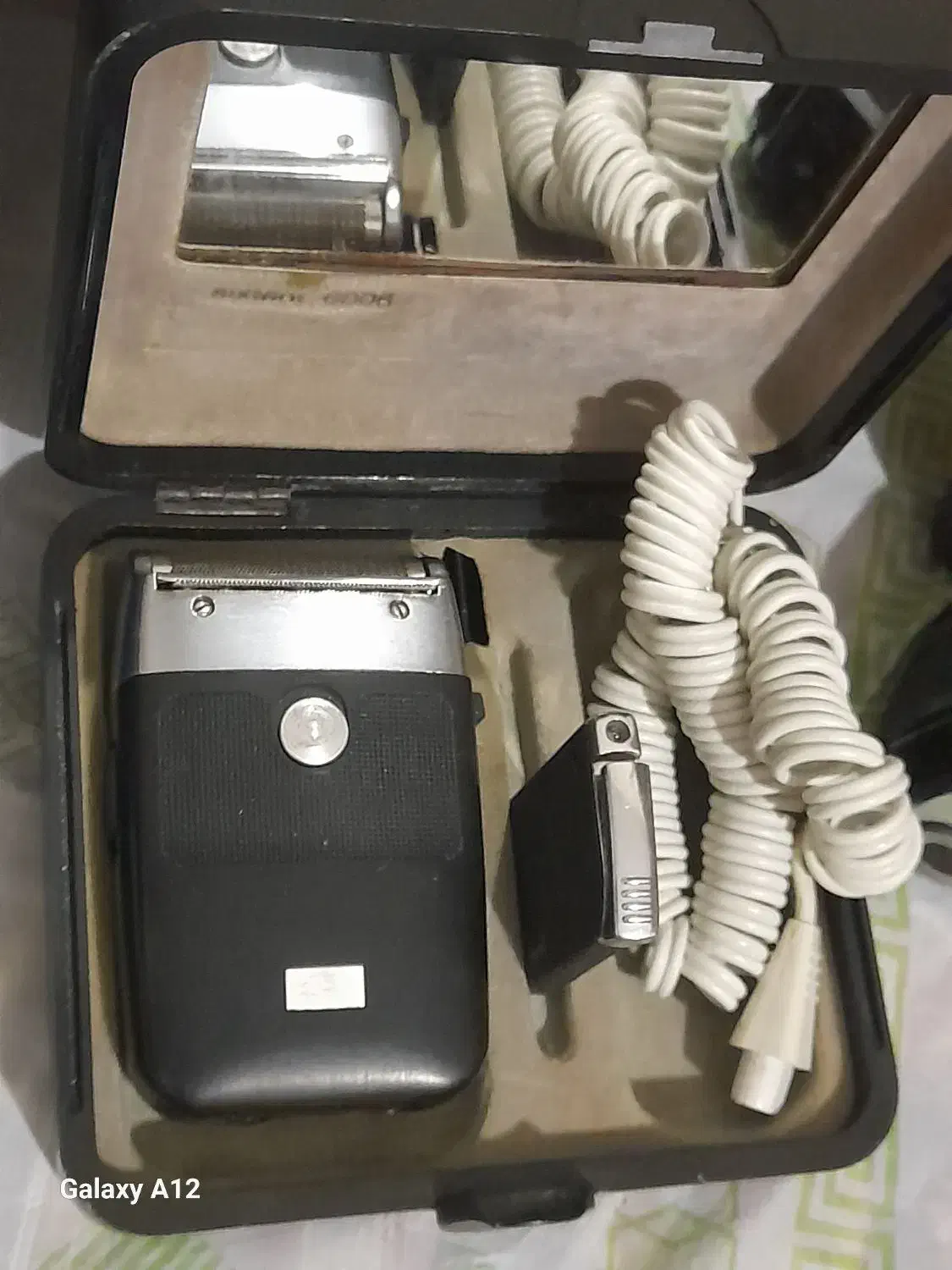 آنتیک ترین ابزار آپاراتی. و آرایشی|کلکسیون اشیاء عتیقه|معصومیه, |دیوار