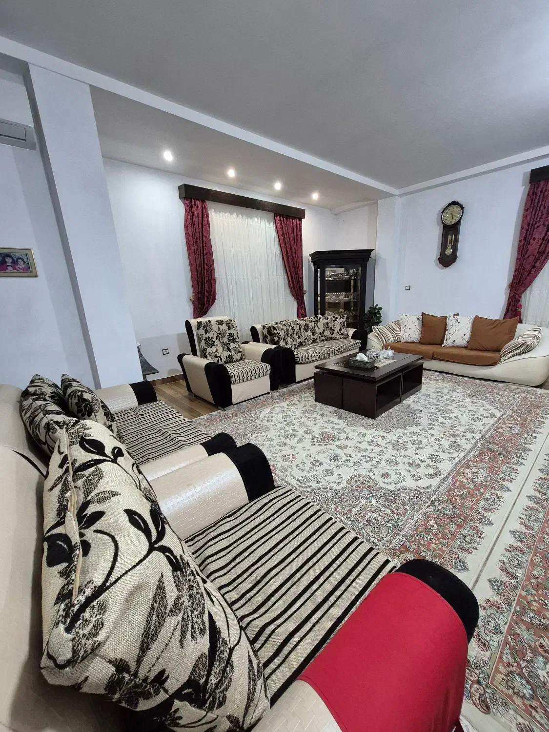 مبل ۷نفره به همرا میز جلومبلی و ۴میز عسلی|مبلمان خانگی و میز عسلی|آستارا, |دیوار