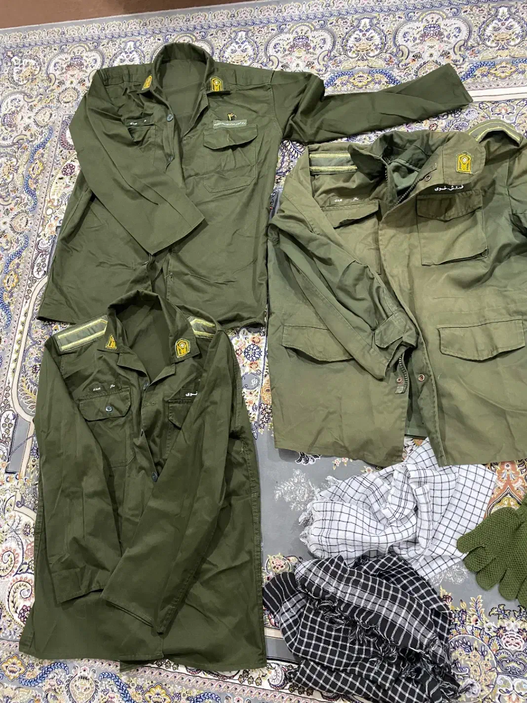 لباس سربازی|لباس|خوی, |دیوار