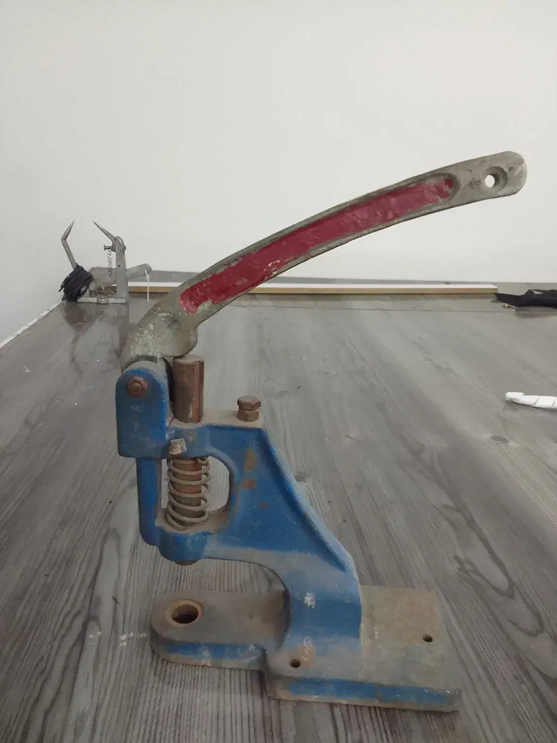 به فروش میرسد قیمت توافقی|چرخ خیاطی و ریسندگی|بروجرد, |دیوار