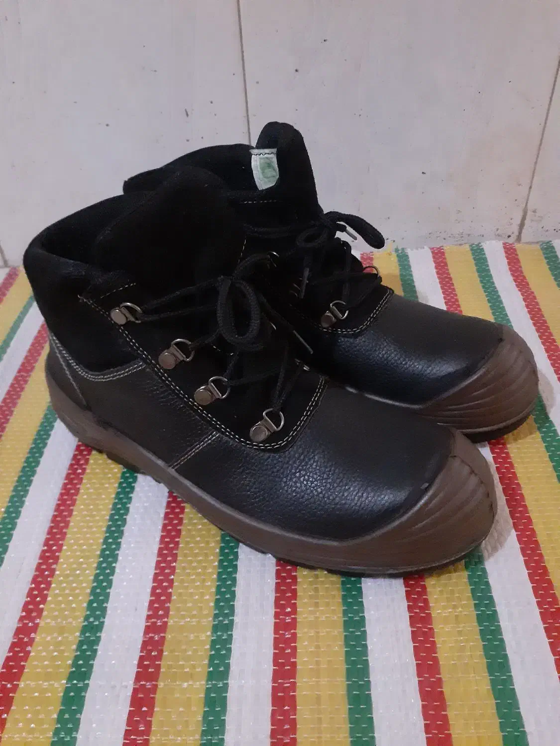 کفش ایمنی  ۴۲ -  ۴۳|کیف، کفش، کمربند|قم, باجک یک|دیوار