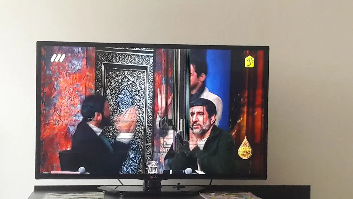 تلوزیون شکسته نیاز تعمیر|تلویزیون و پروژکتور|رباطکریم, نصیرشهر|دیوار