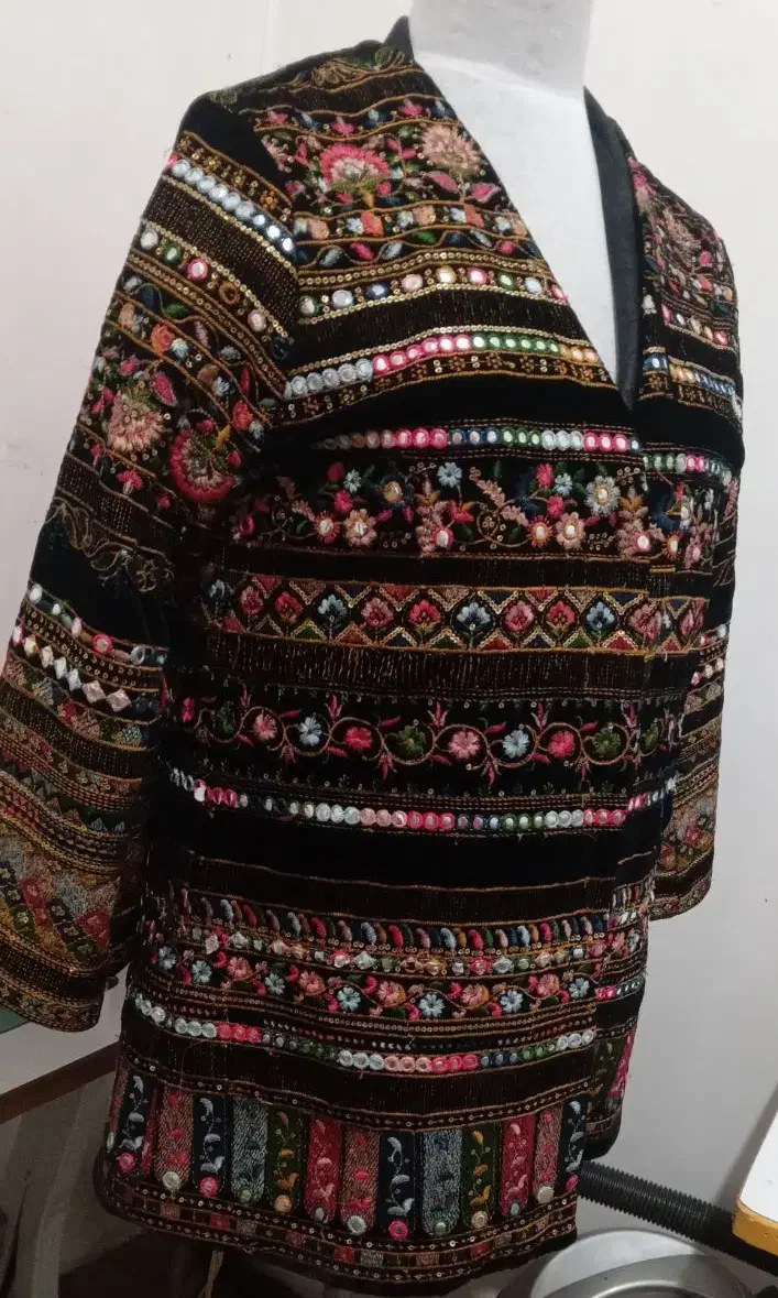 مانتو سوزن دوزی مجلسی|لباس|رشت, سیا اسطلخ|دیوار