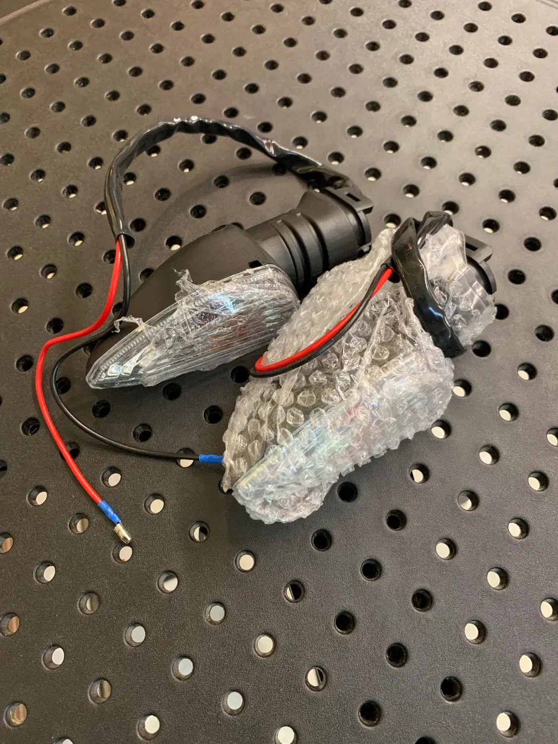 چراغ راهنما عقب موتور آیروکس|قطعات یدکی و لوازم جانبی|ساری, |دیوار