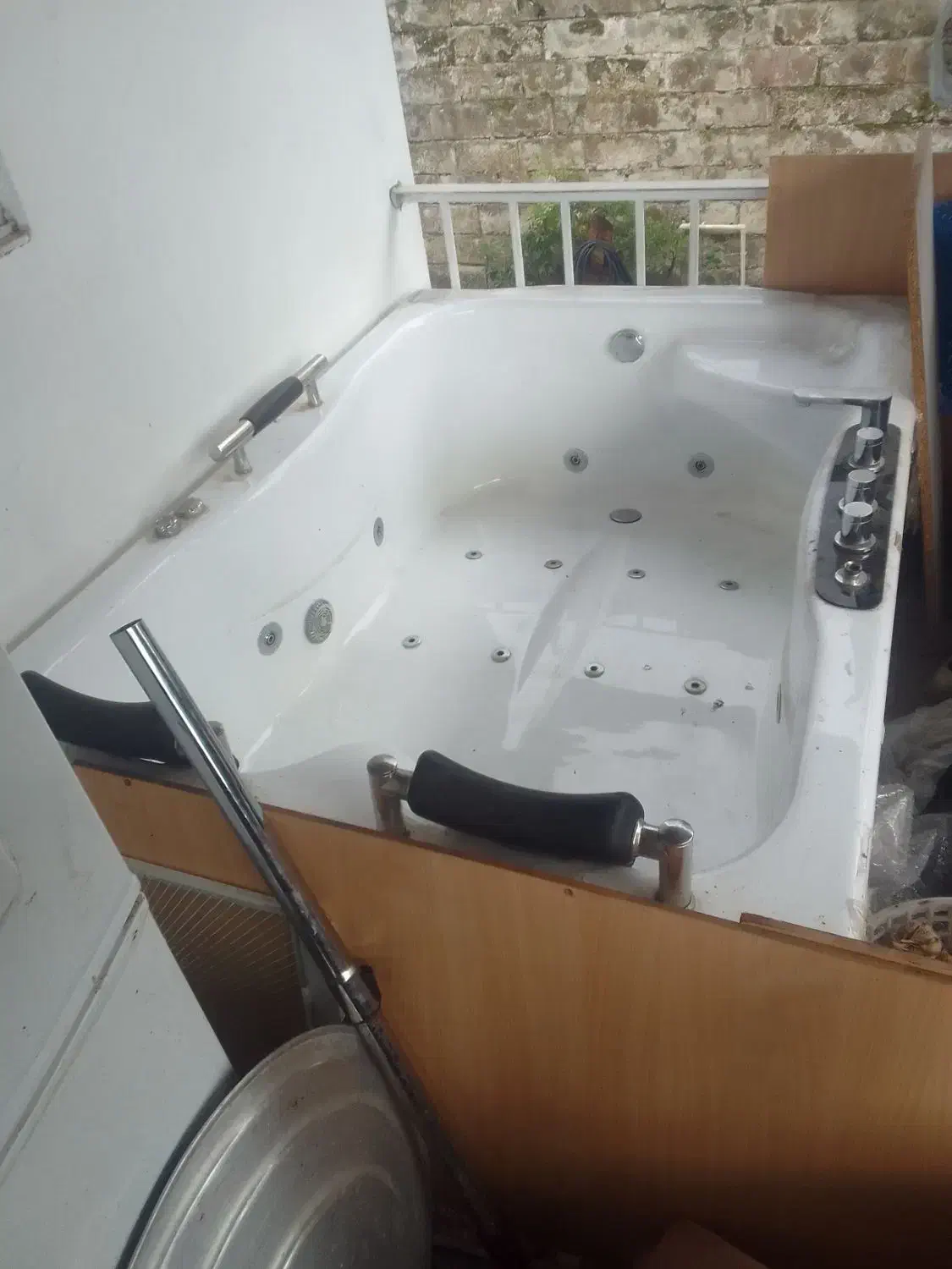 جکوزی دونفره|لوازم حمام|بندر انزلی, پیل علی باغ|دیوار