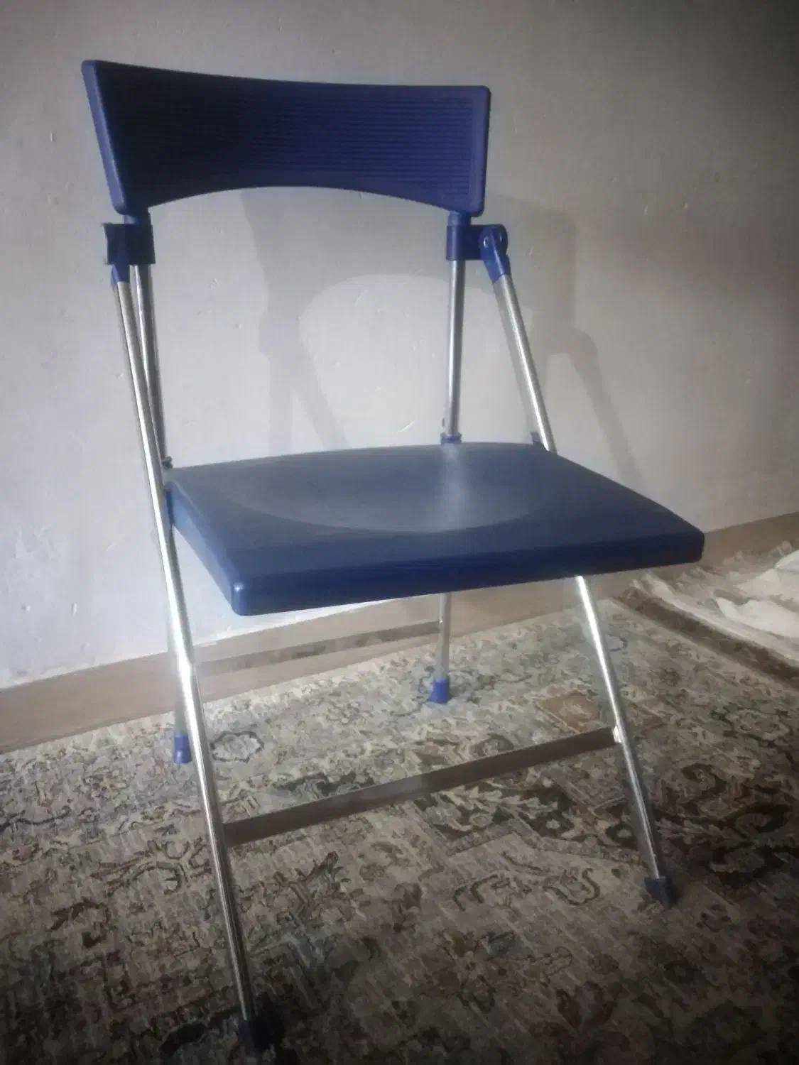 صندلی تاشو کم جا|صندلی و نیمکت|صفادشت, |دیوار