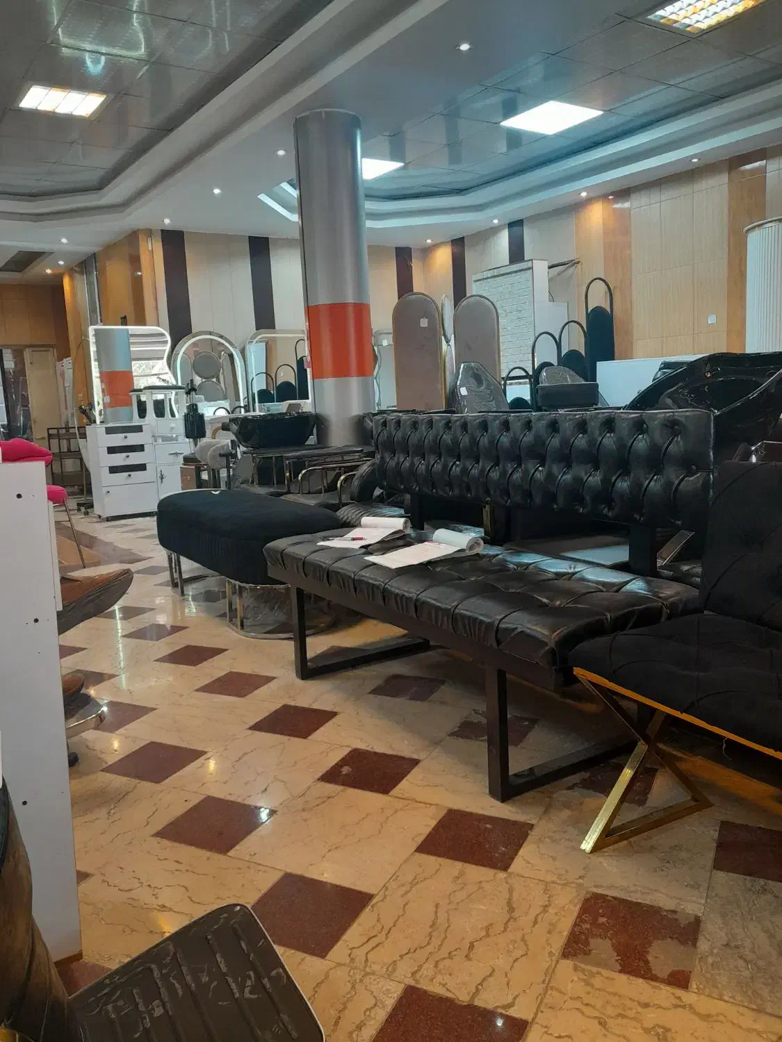 استخدام فروشنده خانم فروشگاه میز و صندلی|استخدام بازاریابی و فروش|خمینی‌شهر, |دیوار