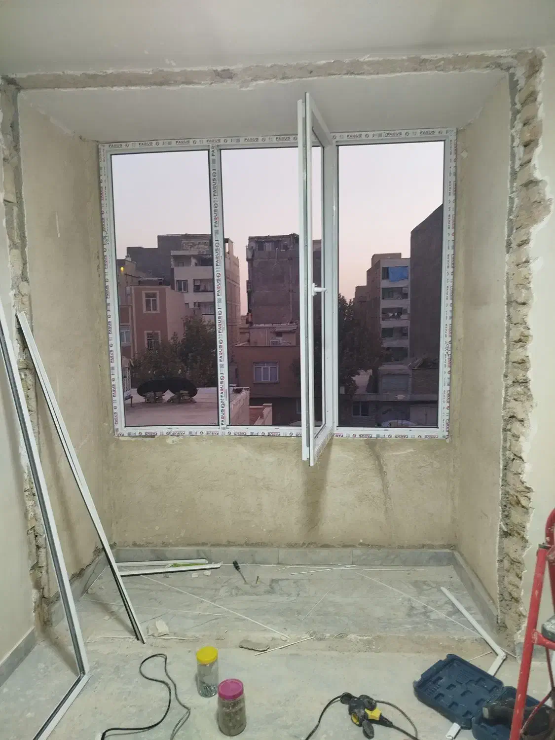 پنجره دوجداره و شیشه و توری|مصالح و تجهیزات ساختمان|کرج, خرمدشت|دیوار