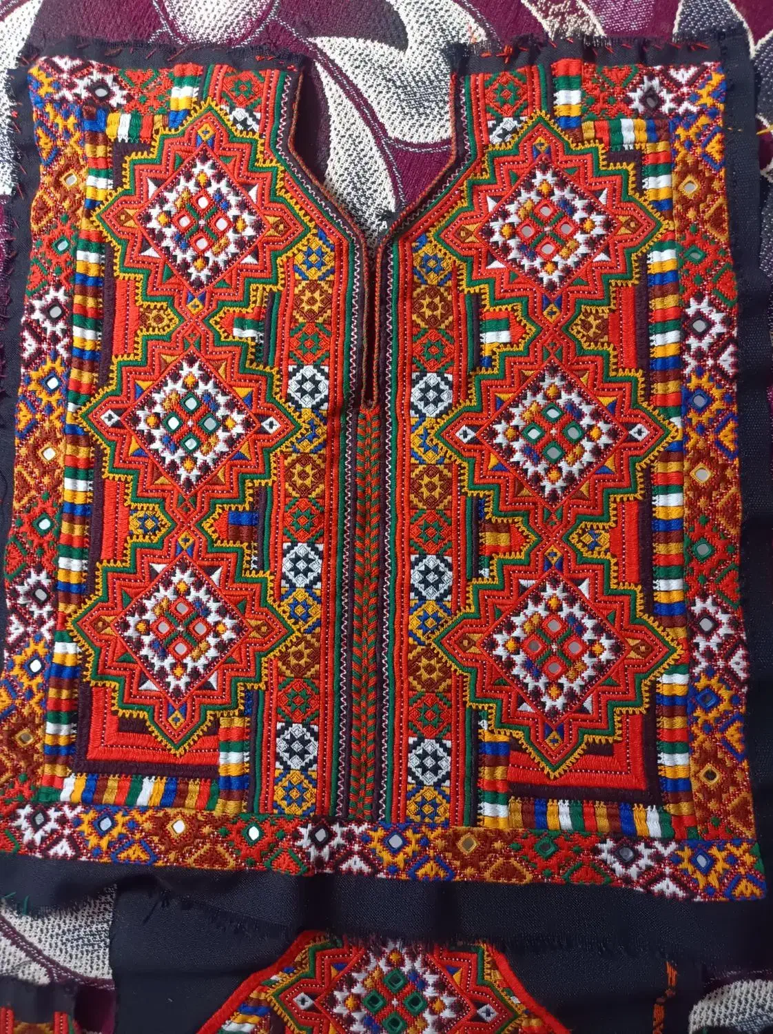 زیح استون|لباس|خاش, |دیوار